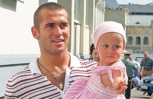 Александр Кержаков с дочкой